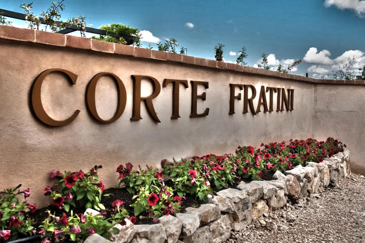 Corte Fratini Appartamenti Trevi Exteriör bild