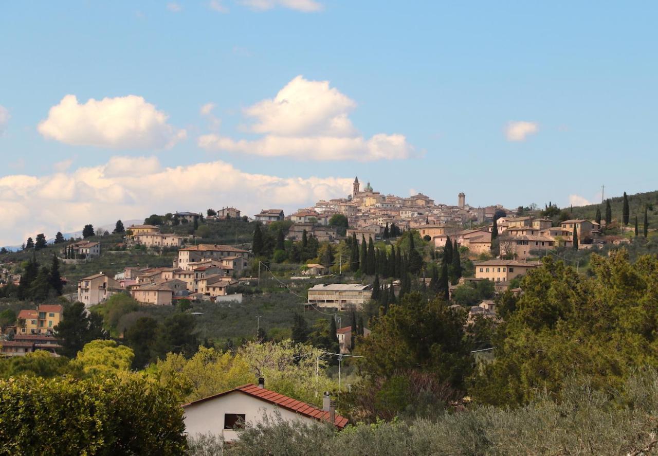Corte Fratini Appartamenti Trevi Exteriör bild