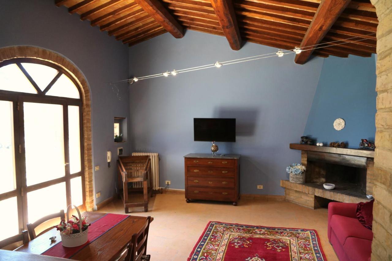 Corte Fratini Appartamenti Trevi Exteriör bild