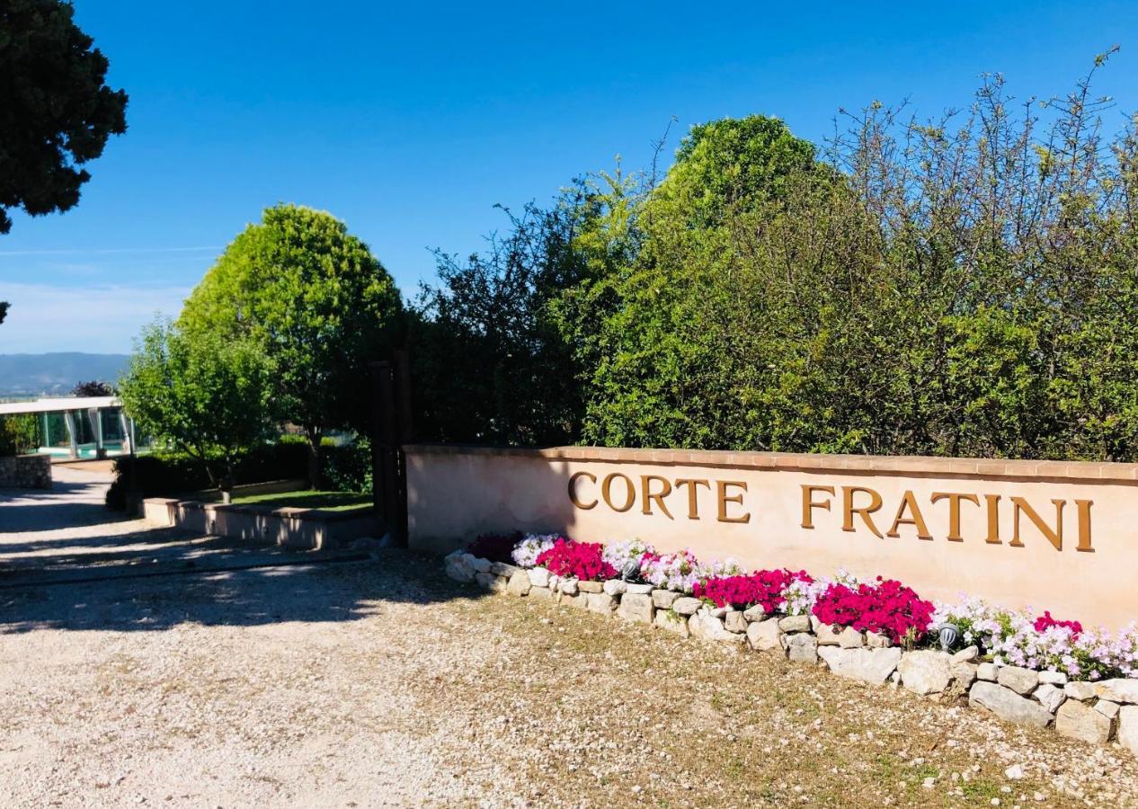 Corte Fratini Appartamenti Trevi Exteriör bild