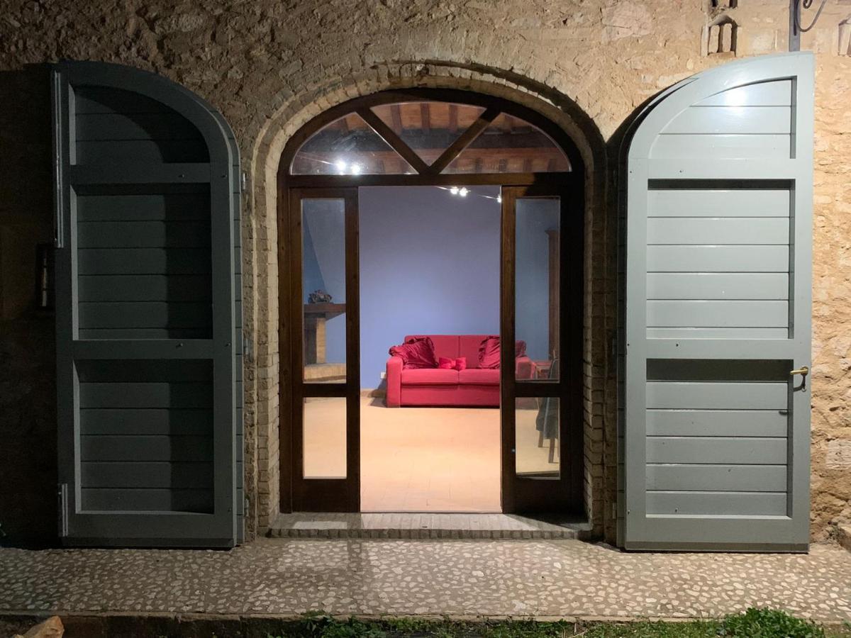 Corte Fratini Appartamenti Trevi Exteriör bild
