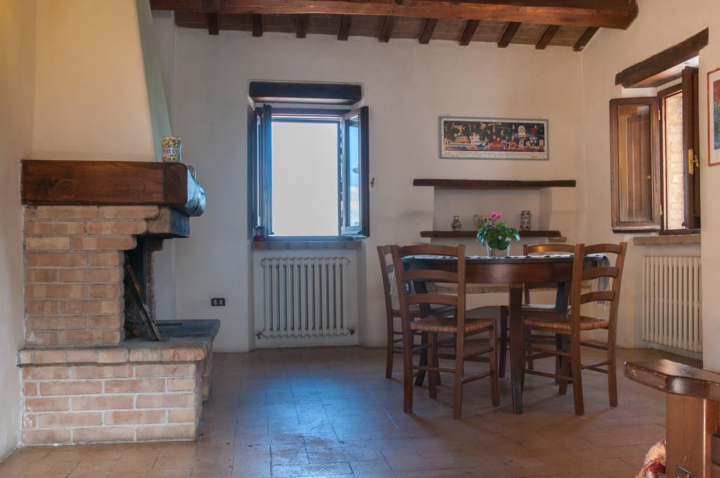 Corte Fratini Appartamenti Trevi Exteriör bild