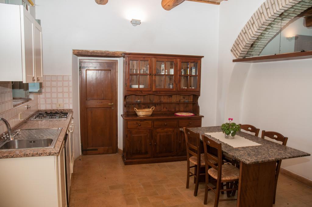 Corte Fratini Appartamenti Trevi Exteriör bild